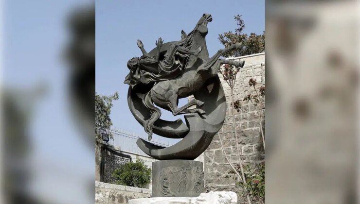 Papa’nın hediye ettiği heykel çalındı