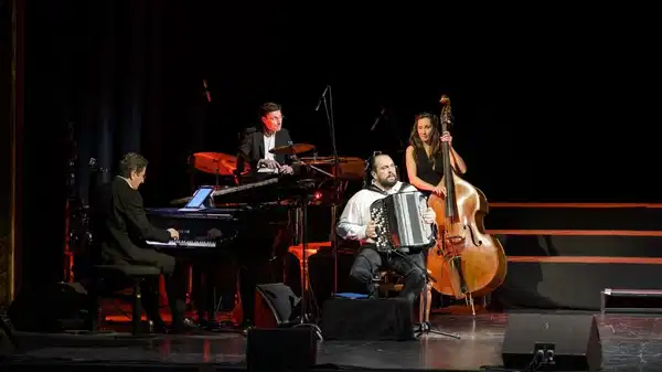 ‘Paris! The Show’, 15 Aralık’ta Zorlu PSM’de sanatseverlerle buluşacak