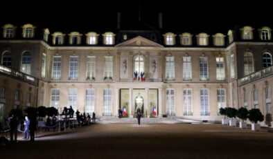 Paris’te bu kez Elysee Sarayı soyuldu: Gümüşçübaşı binlerce euroluk takımlarla yakalandı