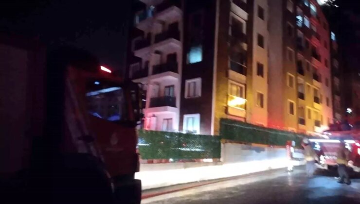 Pendik’te bir binanın 3’üncü katı alevlere teslim oldu