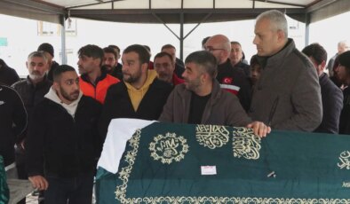 Pendik’teki yangında hayatını kaybeden 3 çocuğun cenazesi toprağa verildi