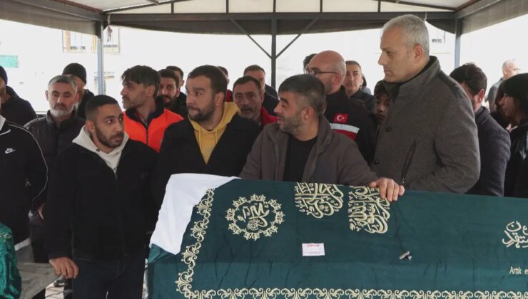 Pendik’teki yangında hayatını kaybeden 3 çocuğun cenazesi toprağa verildi