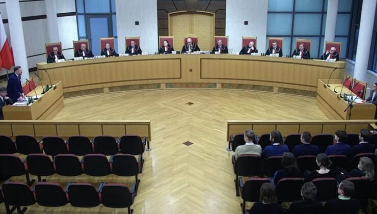 Polonya’da Komünist Parti ‘yasa dışı’ ilan edildi