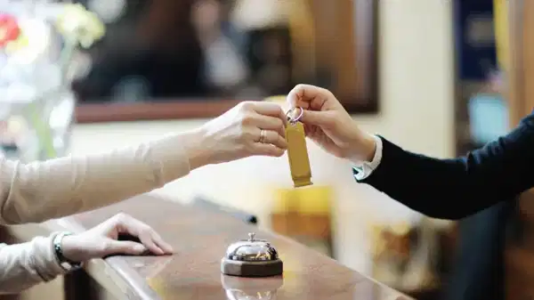 Resmi Gazete’de yayımlandı: Otellerde artık kimlik fotokopisi alınmayacak