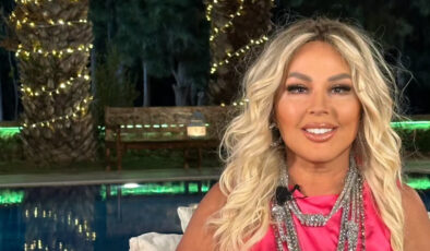 Safiye Soyman Londra’da! Boyundan büyük çanta denedi