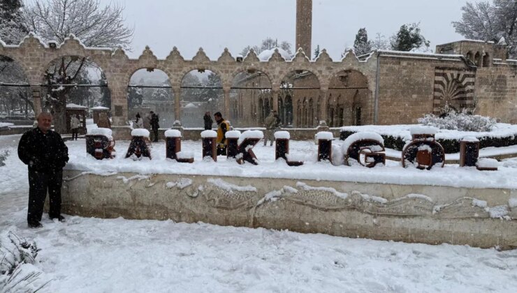 Şanlıurfa’ya mevsimin ilk karı düştü: Okullar tatil edildi!