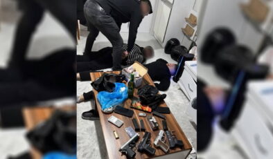 Sarıyer’de rezidanstaki daireye operasyon! Uyuşturucu ve silah çıktı, 2 şüpheli tutuklandı!