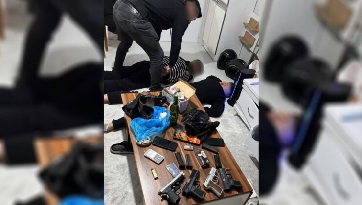 Sarıyer’de rezidanstaki daireye operasyon! Uyuşturucu ve silah çıktı, 2 şüpheli tutuklandı!