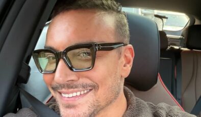 Şarkıcı Cenk Eren’in sahne kazası! Gözü morardı