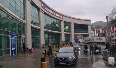 Sarp Sınır Kapısı’nda yılbaşı trafiği: Türkler gidiyor, Gürcüler alışveriş yapıyor