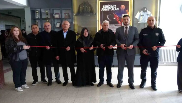 Şehit Ahmet Alan’ın hatıraları, şehadetinin yıl dönümünde adını taşıyan okulda yerini aldı