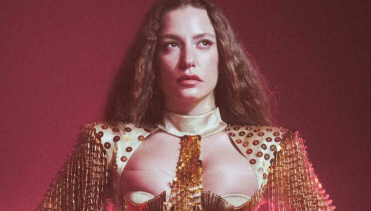 Serenay Sarıkaya sevgilisi Mert Demir ile davette