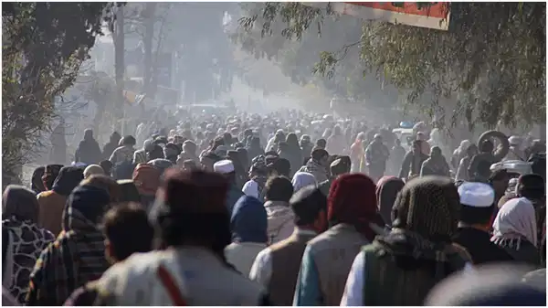 Şeriatla yönetilen ülkede misilleme cezası uygulandı: 13 yaşındaki çocuğun infazını binlerce kişi izledi…