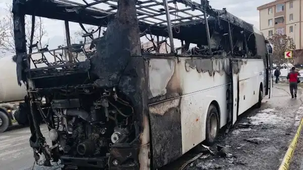 Silivri’de işçi servisi alevlere teslim oldu