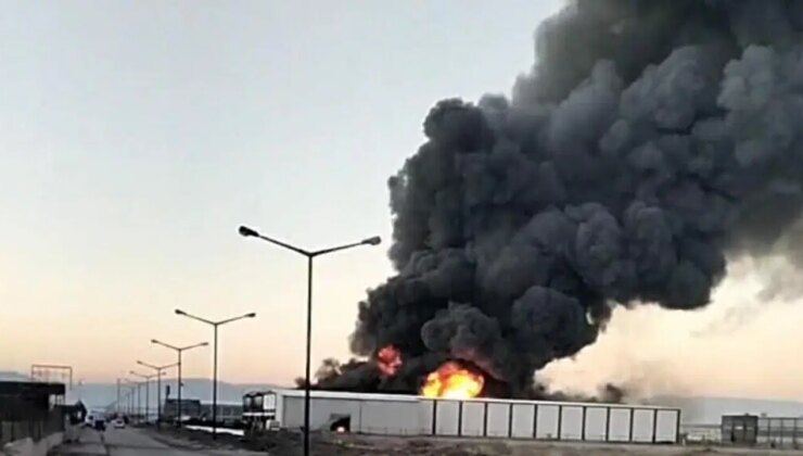 Simsiyah dumanlar şehrin birçok noktasında görüldü: Denizli’de filtre sistemi üretilen fabrikada yangın!