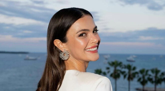 Sinem Ünsal sevgilisi Berk Cankat’la ödül töreninde! Elbisesi beğenilmedi