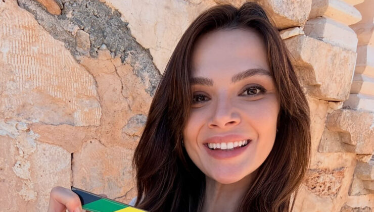 Sinem Ünsal ve Berk Cankat’tan yeni paylaşım! Asansörde poz verdiler