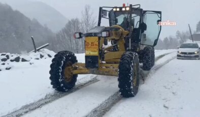 Sinop kışa teslim: Yoğun kar yağışı nedeniyle 34 köy yolu ulaşıma kapandı