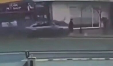 Şişli’de otomobil yayaların arasına daldı: Korku dolu anlar ortaya çıktı!