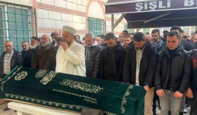 Şişli’de otomobilin kaldırıma çıkarak yayaların arasına daldığı kazada ölen kişi son yolculuğuna uğurlandı