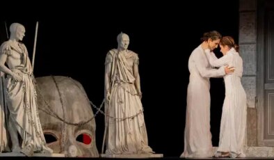 Sophokles’in Antigone’u, Bursa Şehir Tiyatrosu’yla sahnede: Adaletin çığlığı kadının direnişi