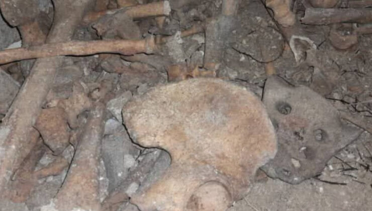 Suriye’de Esad rejimi tarafından kullanılan bir binanın altında toplu mezar bulundu