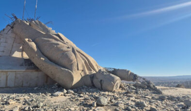 Suriye’de Hafız Esad’ın heykelinden geriye enkaz kaldı