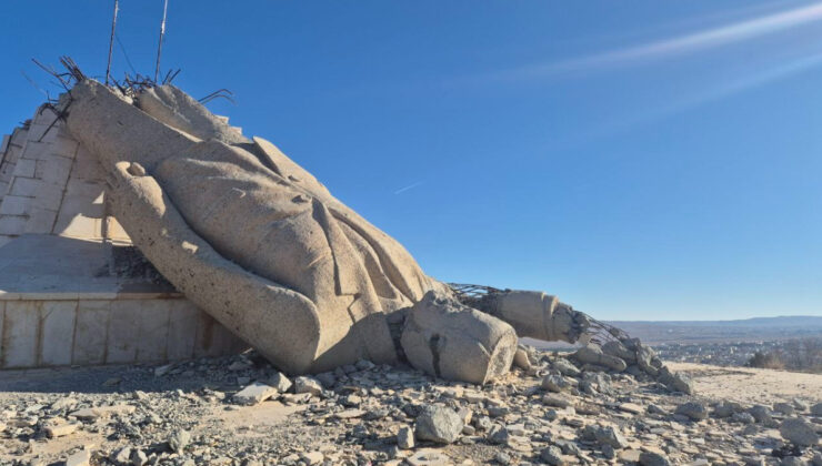 Suriye’de Hafız Esad’ın heykelinden geriye enkaz kaldı
