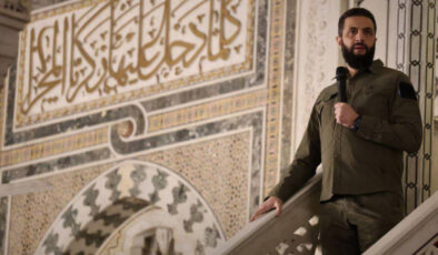 Suriye’de zafer kutlanıyor: Ahmed Şara sabah namazını Emevi Camii’nde kıldı