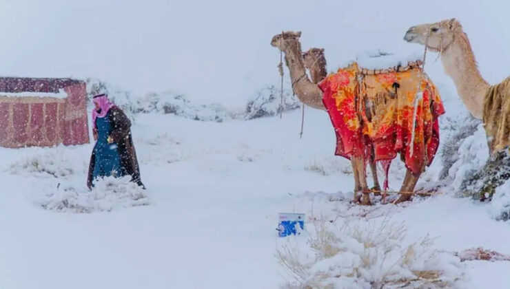 Suudi Arabistan’a yağan kar eşsiz görüntülere yol açtı