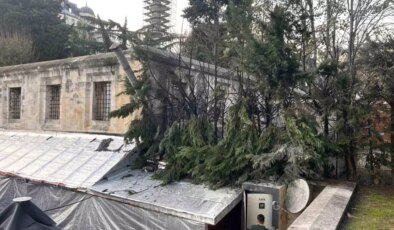 Tarihi Sultanahmet Camisinin altındaki çarşıda yangın çıktı