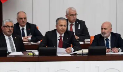 TBMM Genel Kurulu’nda ortam gerildi! İçişleri Bakanı Yerlikaya ile CHP’li vekiller arasında ‘5 bin polis’ tartışması