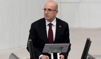 TBMM’de ‘vergi borcu’ gerilimi! CHP’den, Mehmet Şimşek’e sert tepki: ‘Talimatı veriyorsunuz siliniyor, bilmiyor muyuz?’