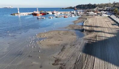 Tekirdağ’da deniz 20 metre çekildi… Kum adacıkları ortaya çıktı!