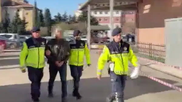 Tekirdağ’da durdurulan araçtan 15 kaçak göçmen çıktı: 1 tutuklama