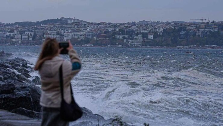Tekirdağlı balıkçılar lodos nedeniyle 2 gündür denize açılamıyor