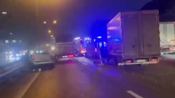 TEM Otoyolu’nda zincirleme kaza… Trafik kilitlendi!