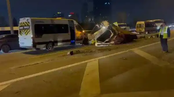 TEM Otoyolu’nda zincirleme kaza… Trafik kilitlendi!