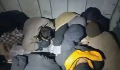 TIR’ın dorsesinden 37 kaçak göçmen çıktı