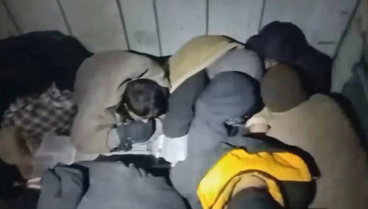 TIR’ın dorsesinden 37 kaçak göçmen çıktı