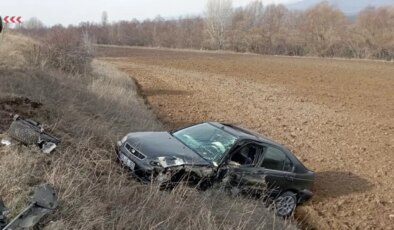 Tokat’ta iki otomobil kafa kafaya çarpıştı: 3 yaralı