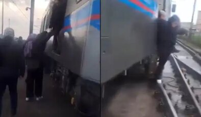 Topkapı’da tramvay raydan çıktı: Yolcular tahliye edildi!