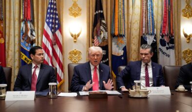 Trump: Ülkemize uyuşturucu satan herkes saldırıya uğrayabilir