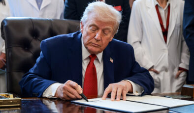 Trump, yeniden Ay’a gidilmesini öngören kararnameyi imzaladı