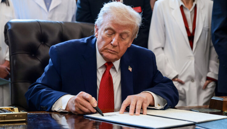 Trump, yeniden Ay’a gidilmesini öngören kararnameyi imzaladı