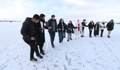 Turistik Doğu Ekspresi Çıldır Gölü’ne hareket getirdi