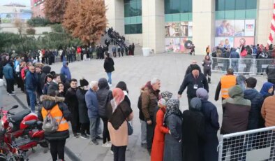 Türkiye’de yaşam mücadelesi derinleşiyor: Sıfır derecenin altında 9 saat beklediler