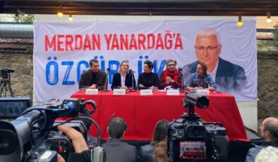 Tutuklu gazeteci Merdan Yanardağ için Kadıköy’de dayanışma: ‘Yalnız değil’