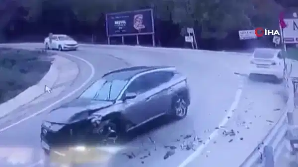 Uludağ yolu buz pistine döndü: Aynı virajda defalarca kaza yaşandı