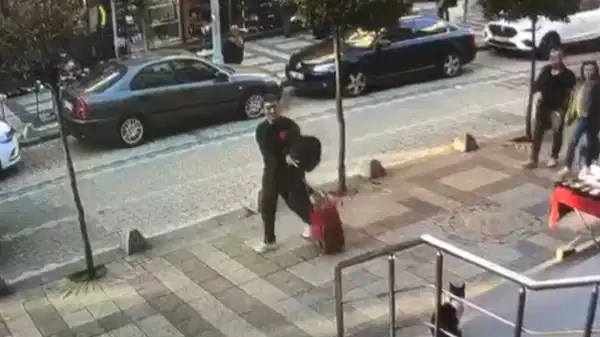 Ümraniye’de evde hırsızla karşılaştı, kendisini aşağı attı: Şüphelilerden biri akrabası çıktı!